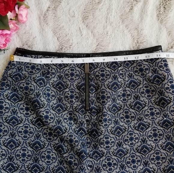 Express Exotic Pattern Mini Skirt Small Cutout 2 - Picture 7 of 8
